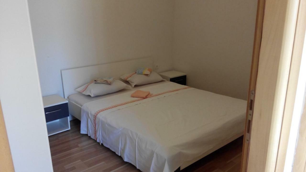 Ivica Apartments Punat Exterior photo